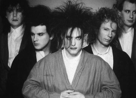 The Cure en los años 80. Fotografía tomada de www.popgunchaos.com