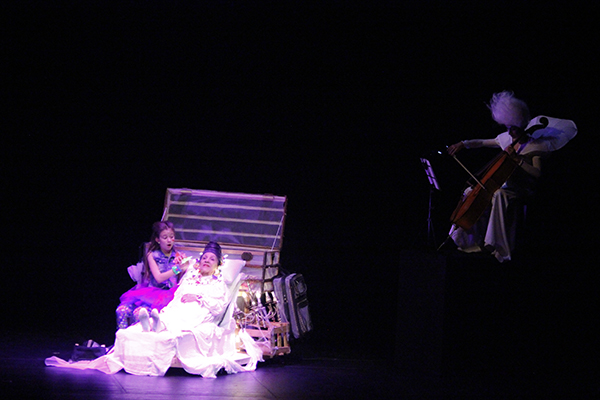 Martina Toro, Lucy Martínez, Maritza Cano. Foto por Pierre-Yves de Louarn. Cortesía Fabiana Medina.